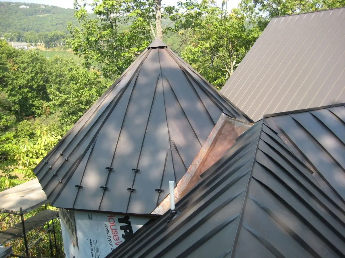 Professional Roof Tarp Installation by Craftsman Roofing in Morstein